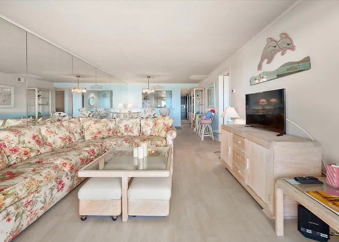 Holiday home Hill-spacious 2 Bedroom With Ocean Views And Outdoor Pool! *