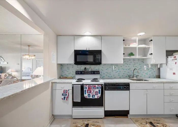 Hill-spacious 2 Bedroom With Ocean Views And Outdoor Pool! * Ocean City