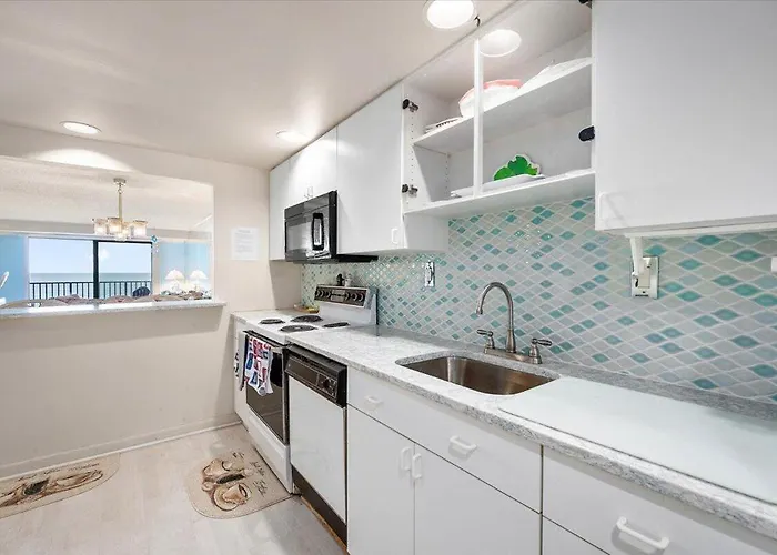 Hill-spacious 2 Bedroom With Ocean Views And Outdoor Pool! Holiday home Ocean City