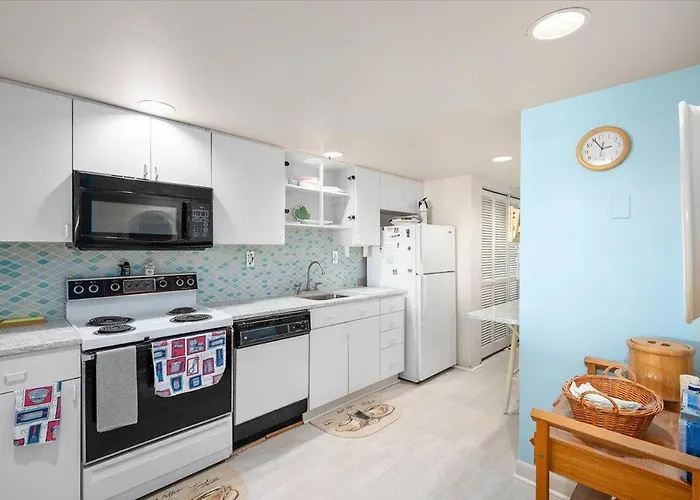 Holiday home Hill-spacious 2 Bedroom With Ocean Views And Outdoor Pool! Ocean City