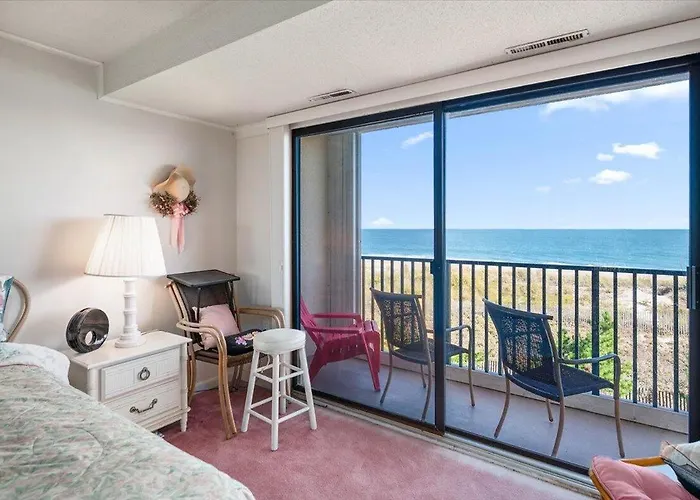 Holiday home Hill-spacious 2 Bedroom With Ocean Views And Outdoor Pool!