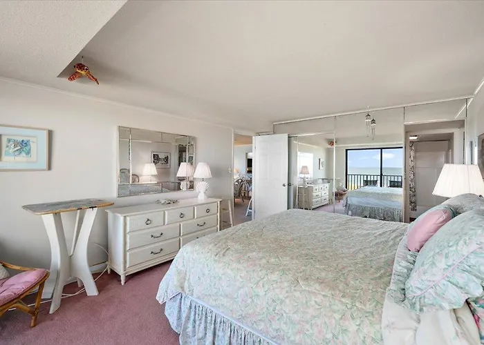 Holiday home Hill-spacious 2 Bedroom With Ocean Views And Outdoor Pool! *