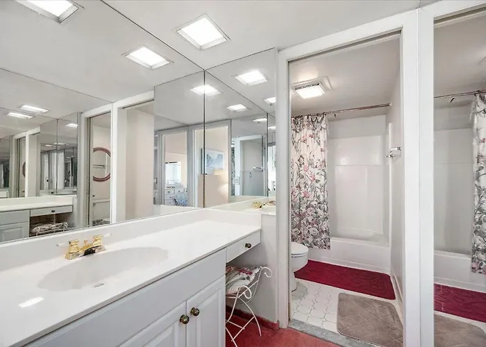 Hill-spacious 2 Bedroom With Ocean Views And Outdoor Pool! * Ocean City