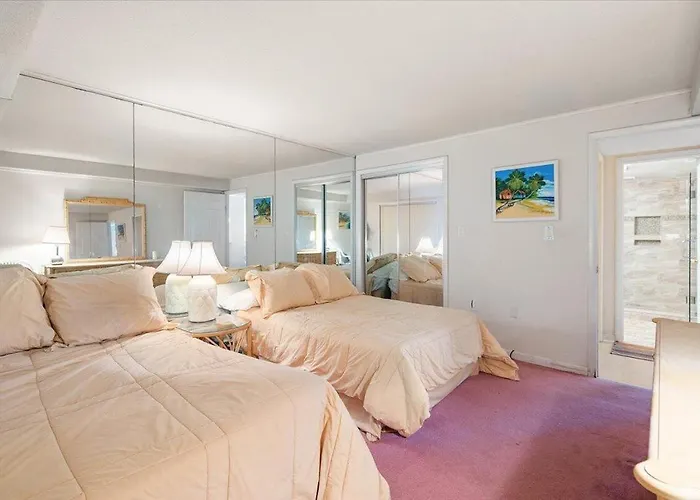 Hill-spacious 2 Bedroom With Ocean Views And Outdoor Pool! Holiday home *