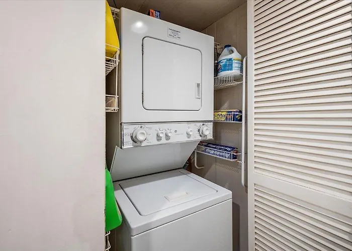 Holiday home Hill-spacious 2 Bedroom With Ocean Views And Outdoor Pool! *